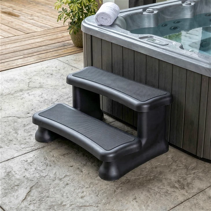 SPA Step – Secure and slip-resistant, for an elegant entrance